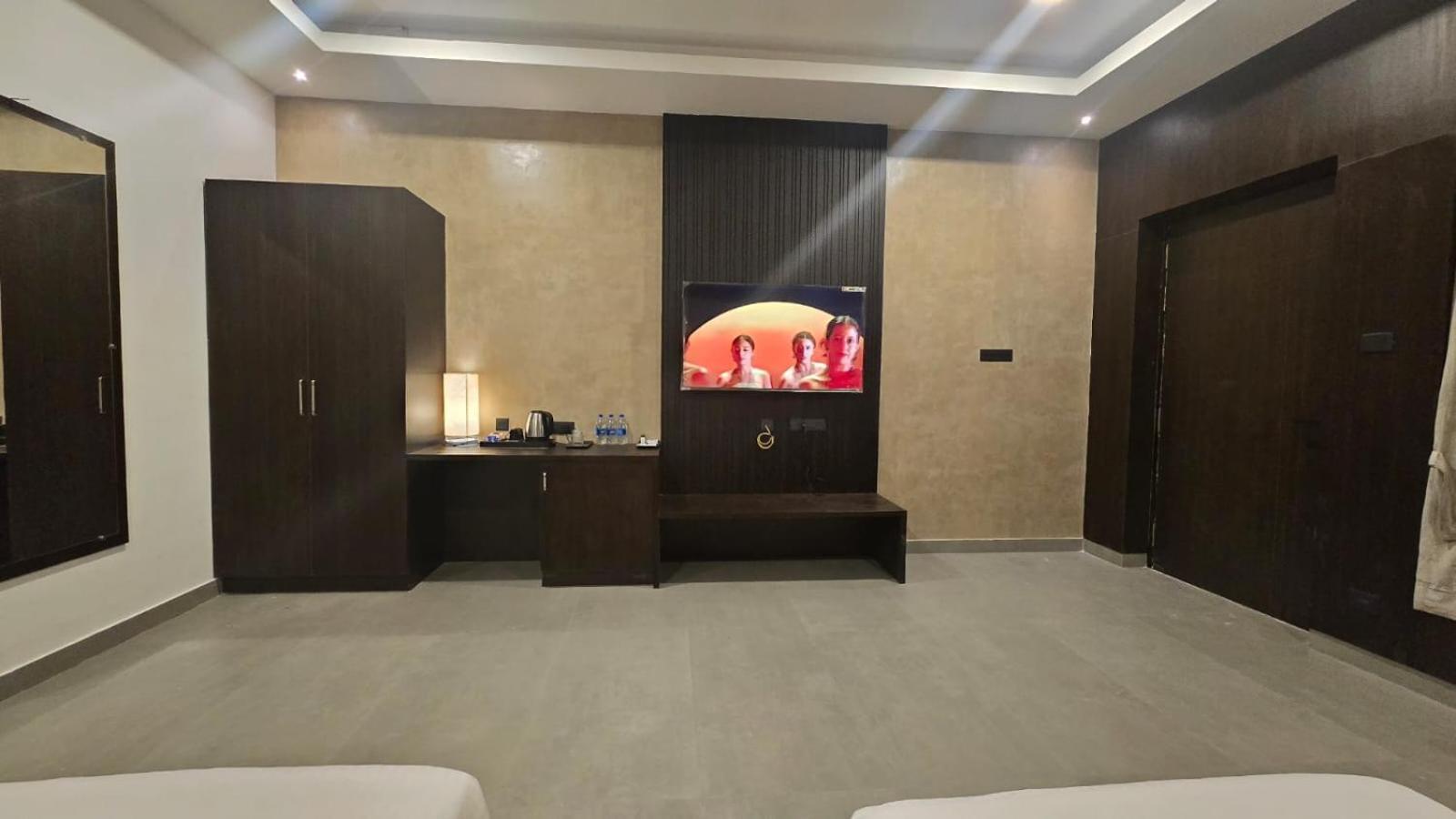 D Wayfarer Inn Resort إرود المظهر الخارجي الصورة